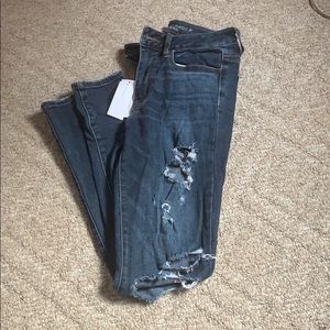 Brand new size 4 Regular ae distressed jeans